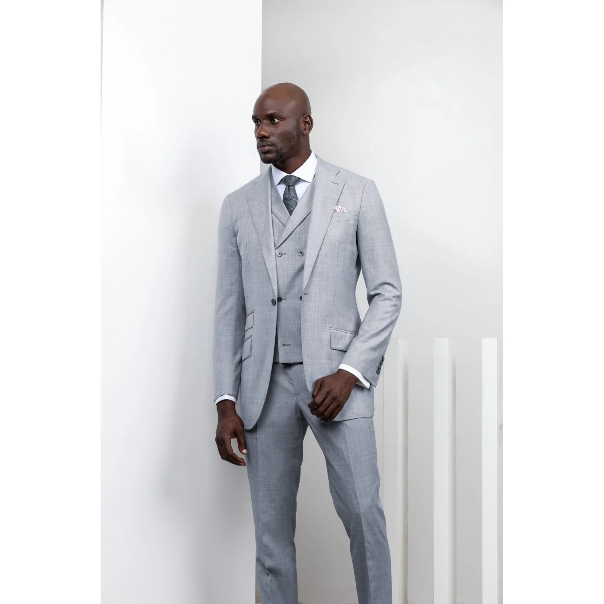 GREY 3-PIECE SUIT